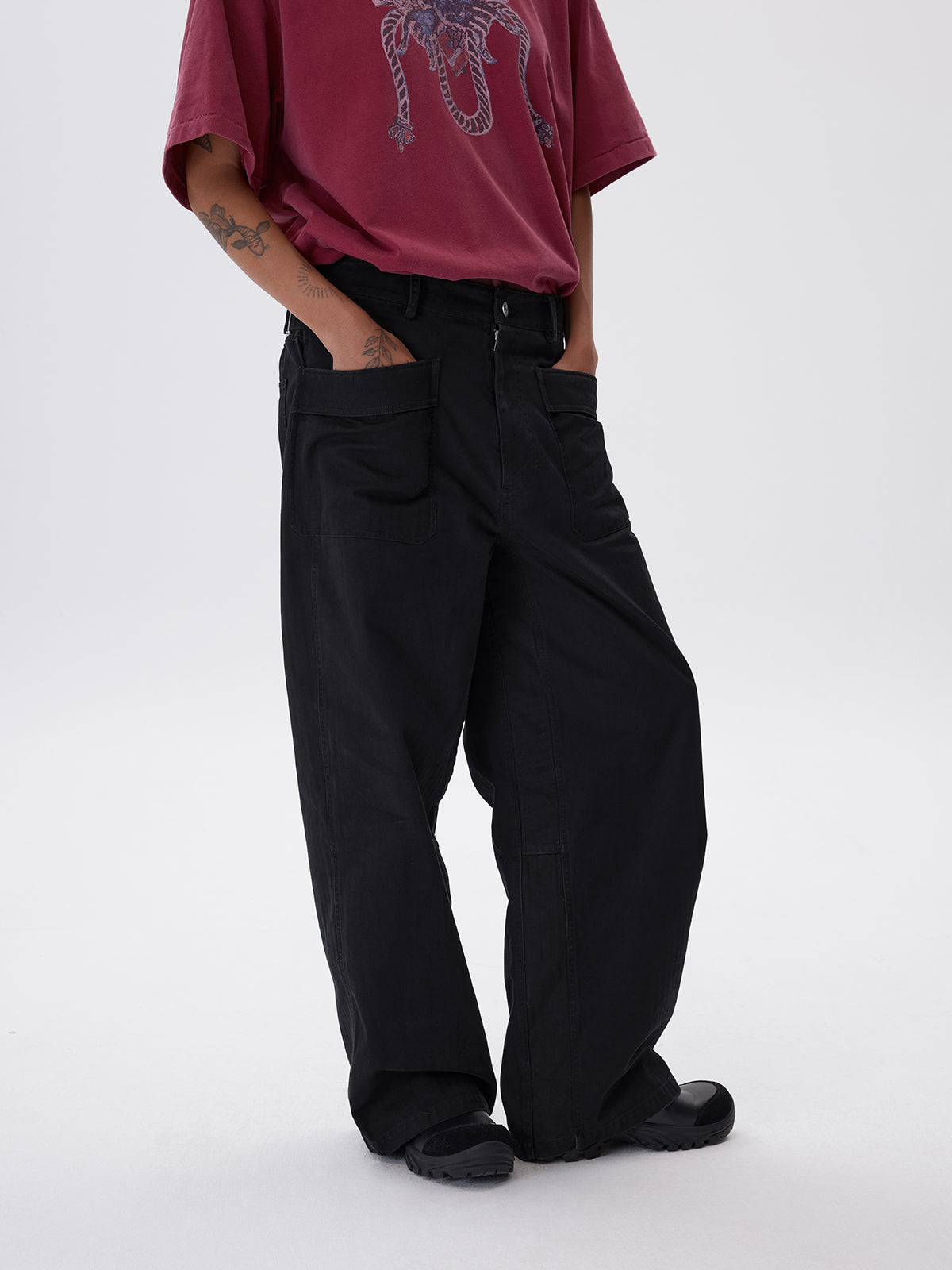 Casual pants with patch pockets