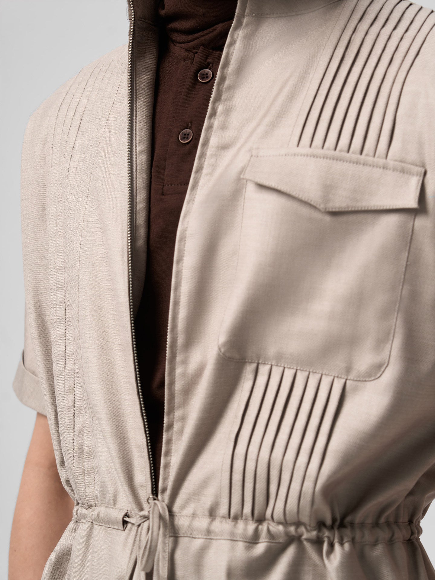 Shirt with 3D pleats and pockets