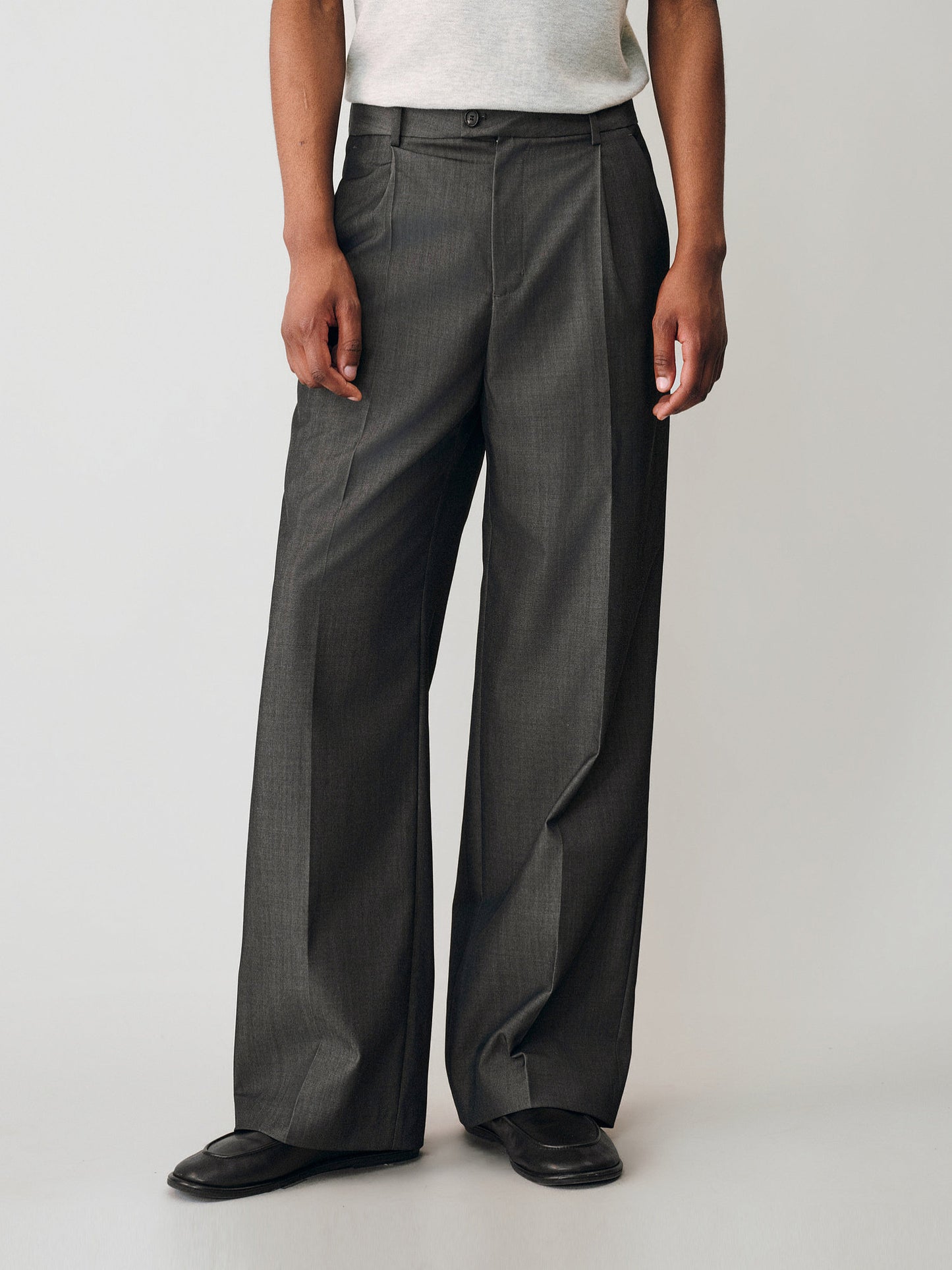 Shiny Single-Pleat Casual Pants