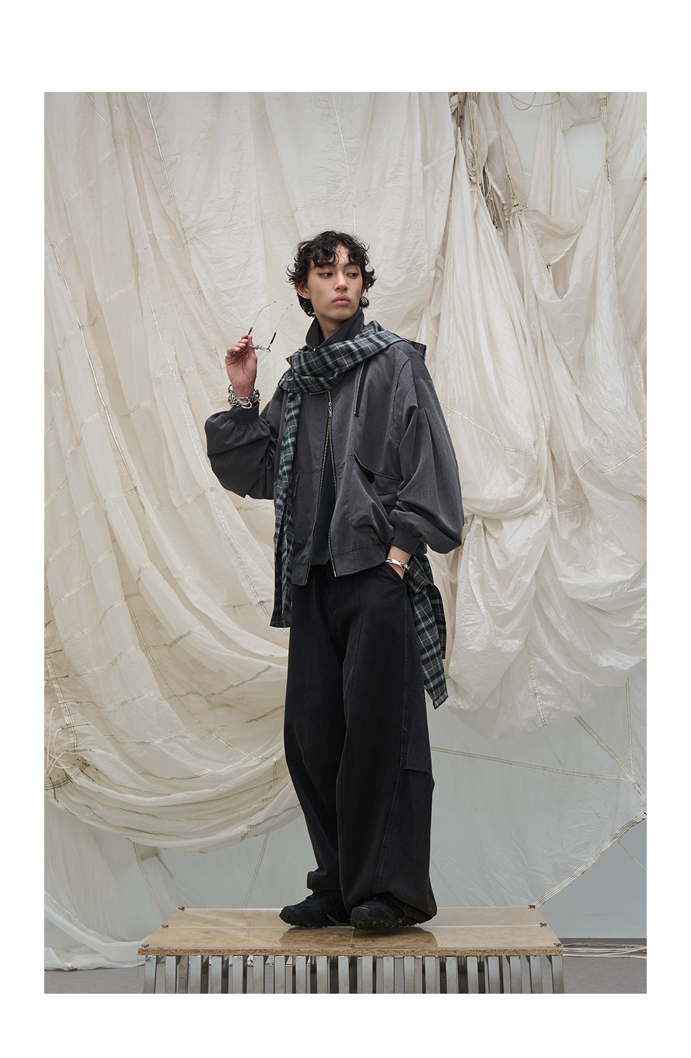 Detachable checkered jacket