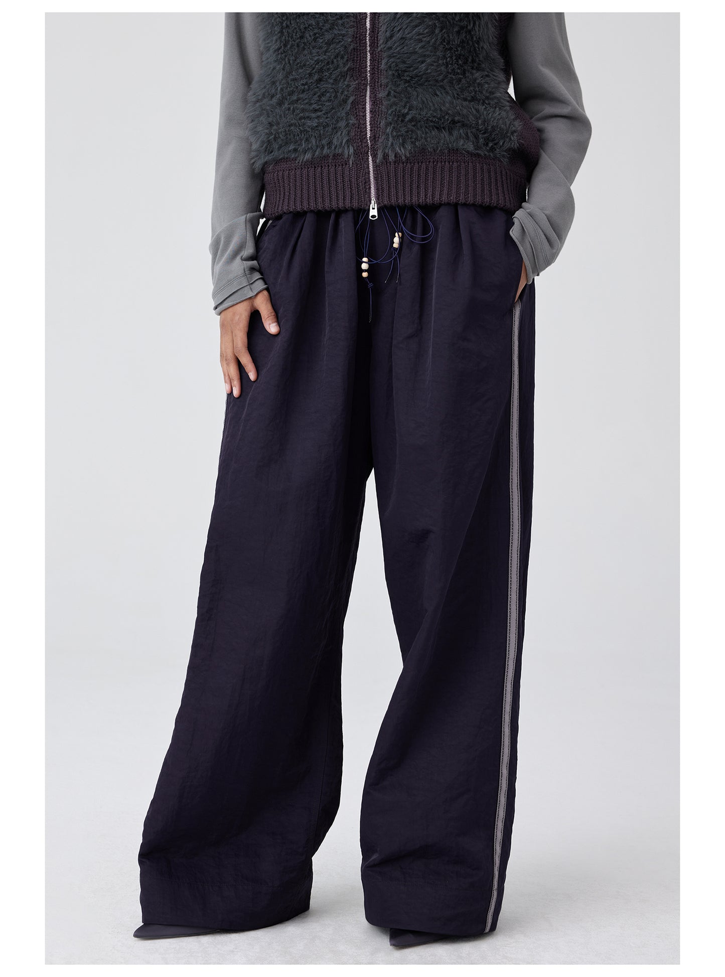 Loose-fitting nylon casual pants