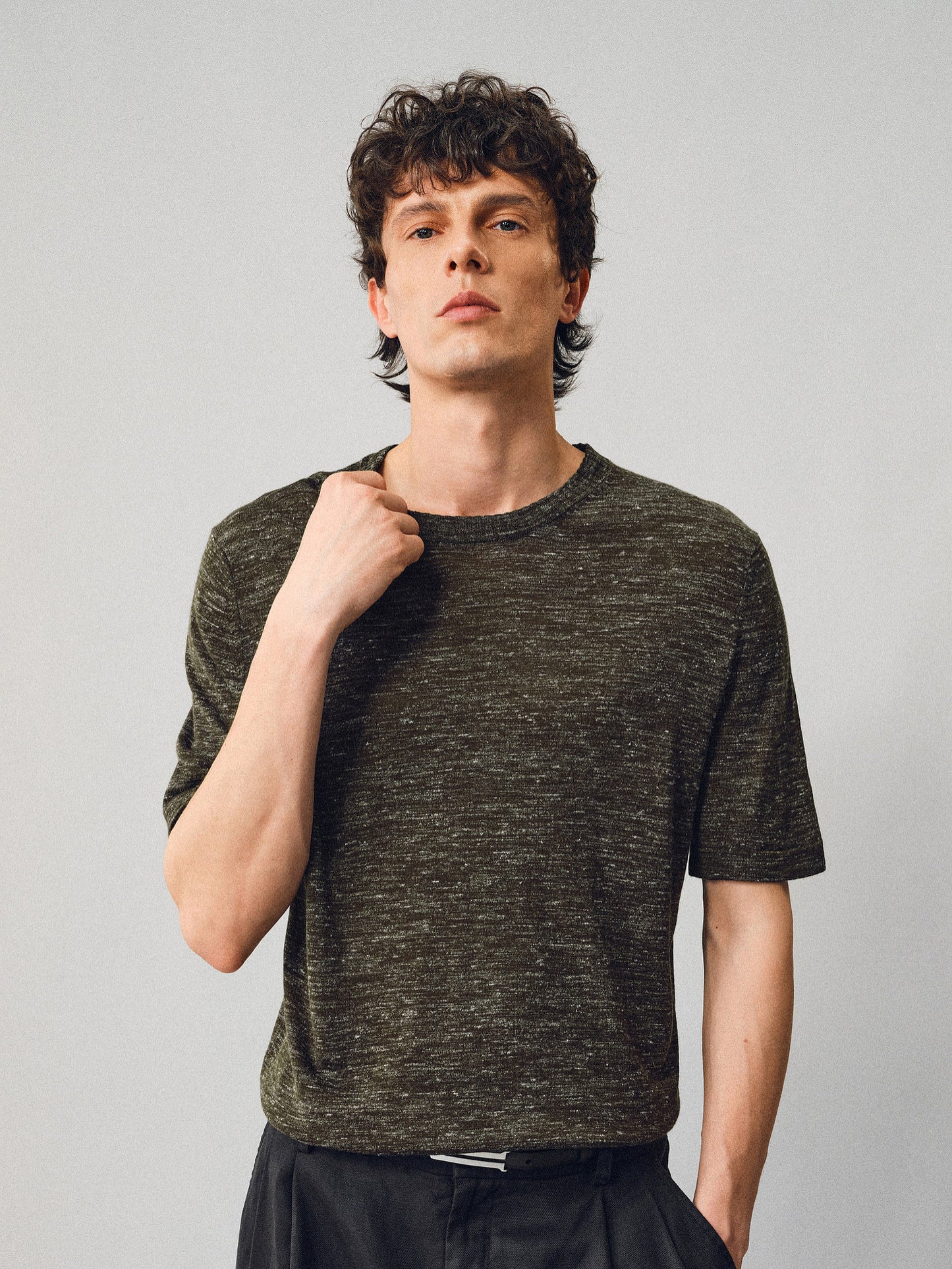 Tight-fitting T-shirt