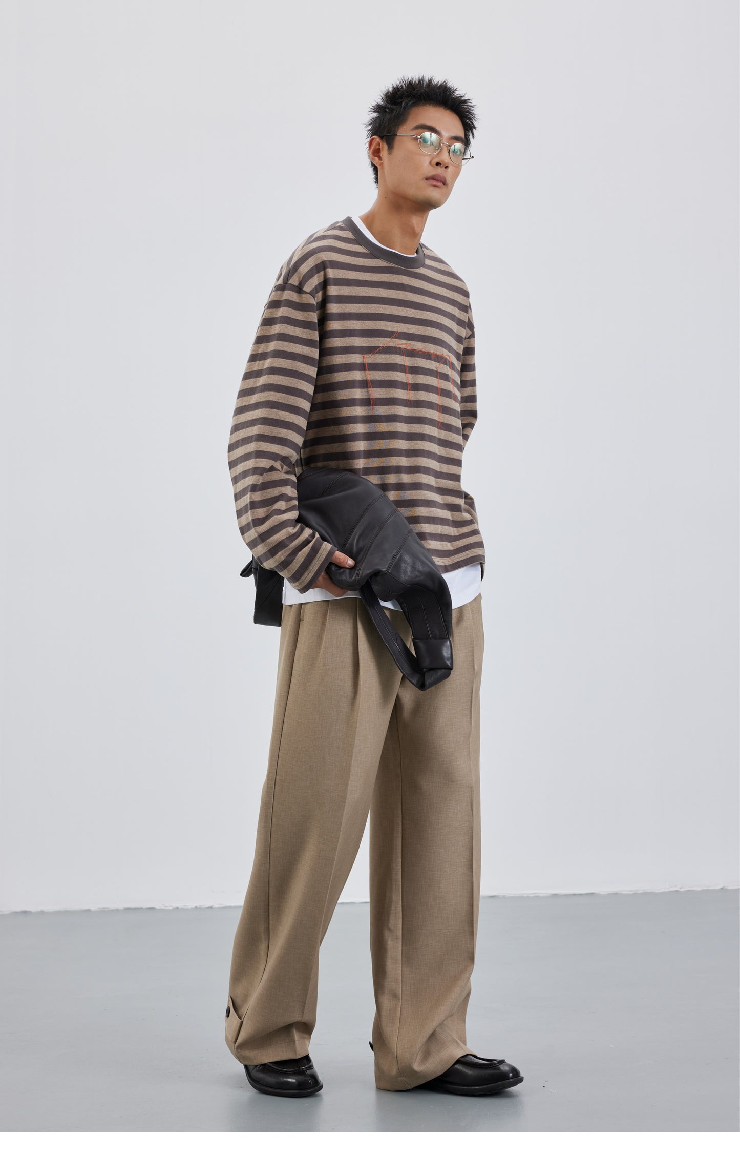 Adjustable 3-pleat casual pants