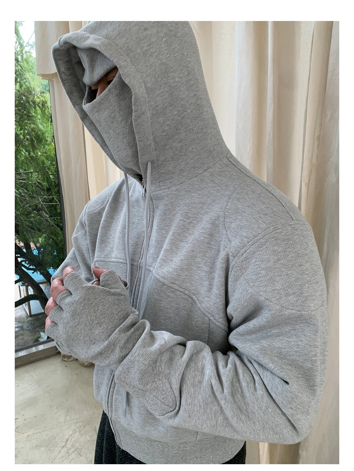 Five-finger gloves Hooded sweatshirt