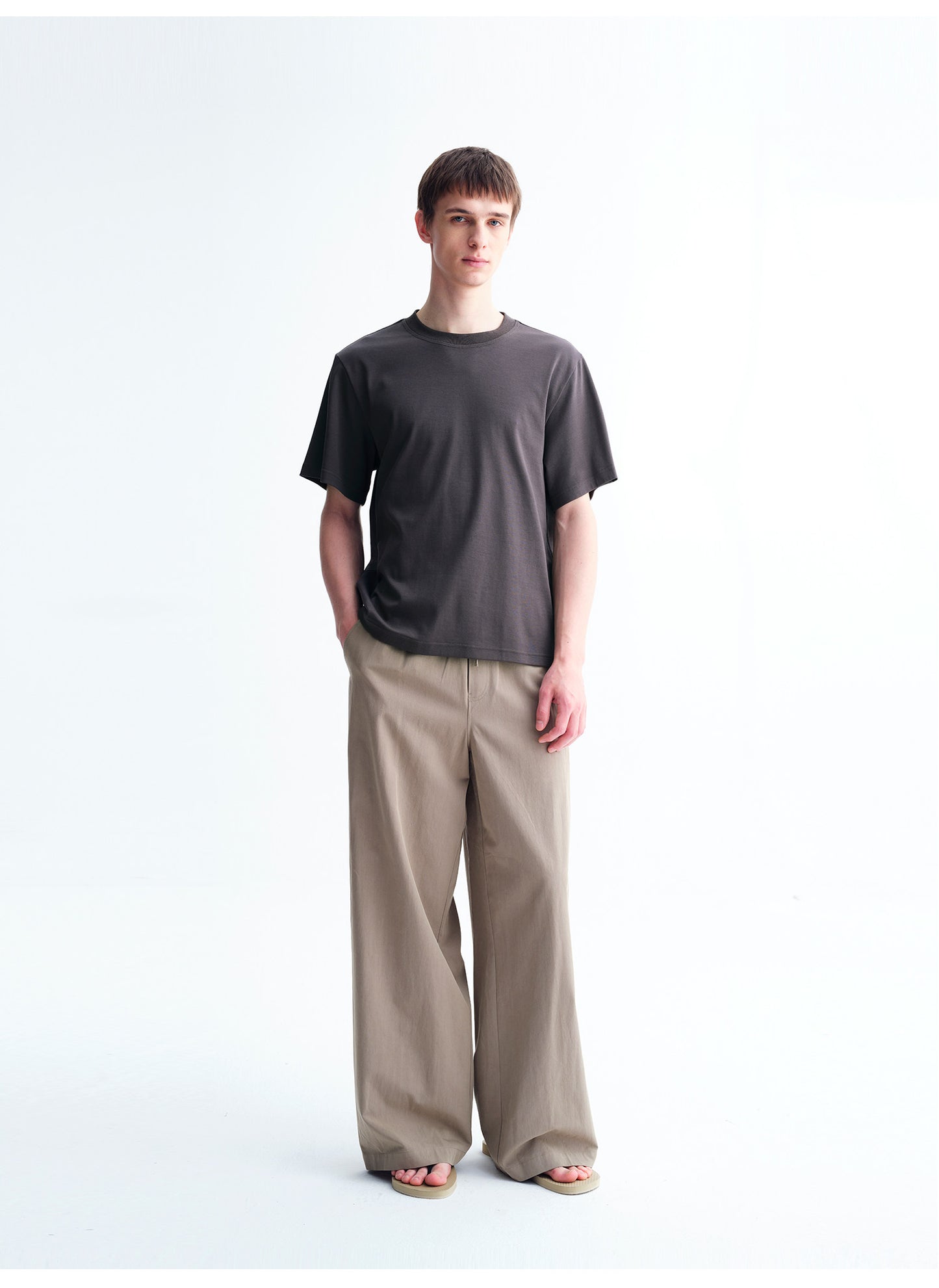 Round-Neck, Regular-Shoulder Basic T-Shirt