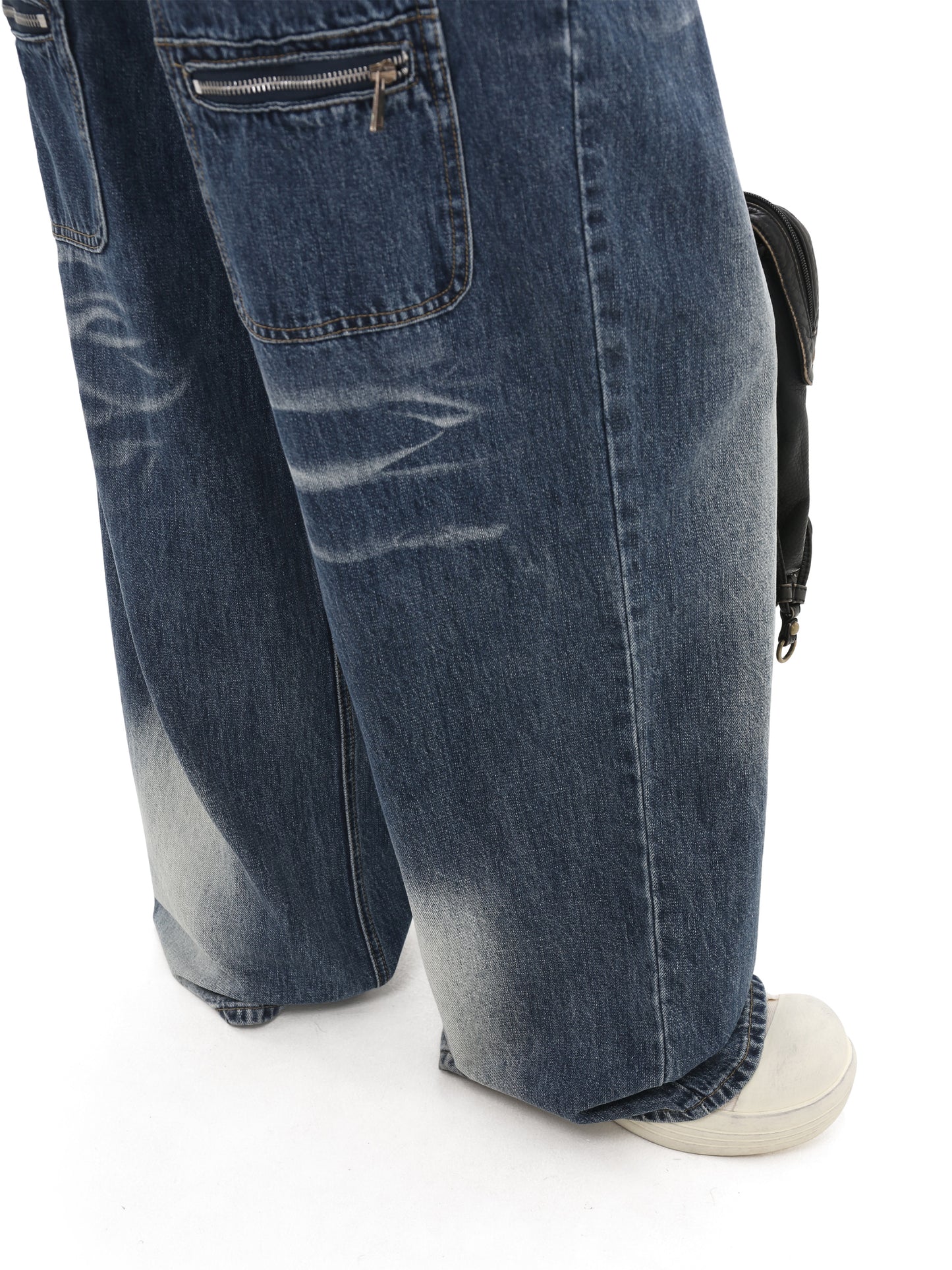 Wide Straight Damaged Washed Jeans