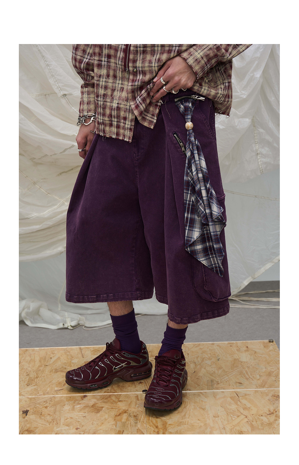 Cropped pants with detachable scarf