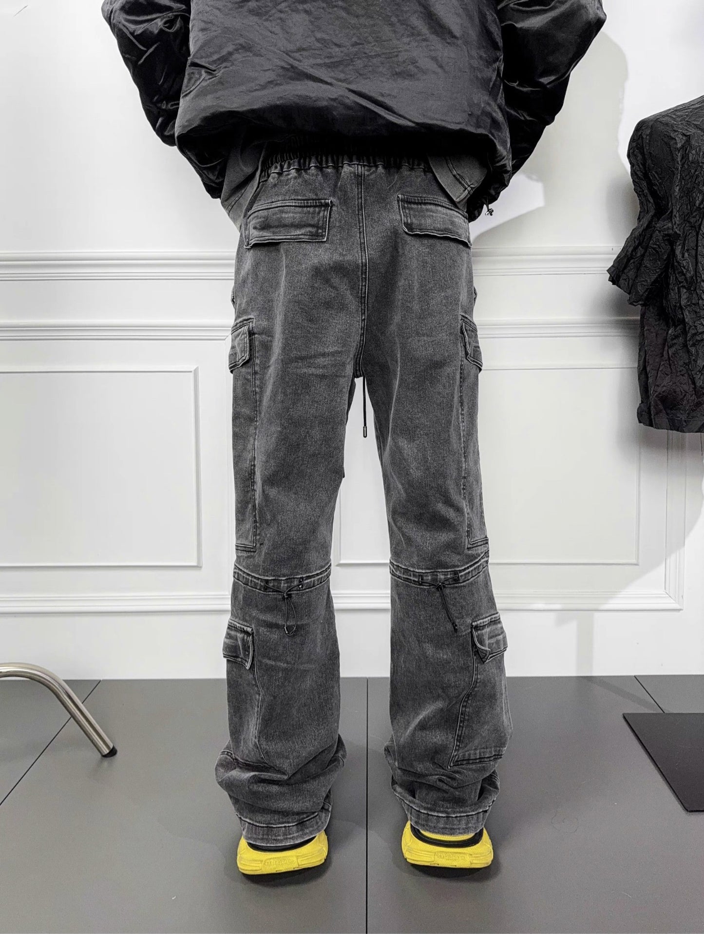 Damaged wash multi pocket work jeans