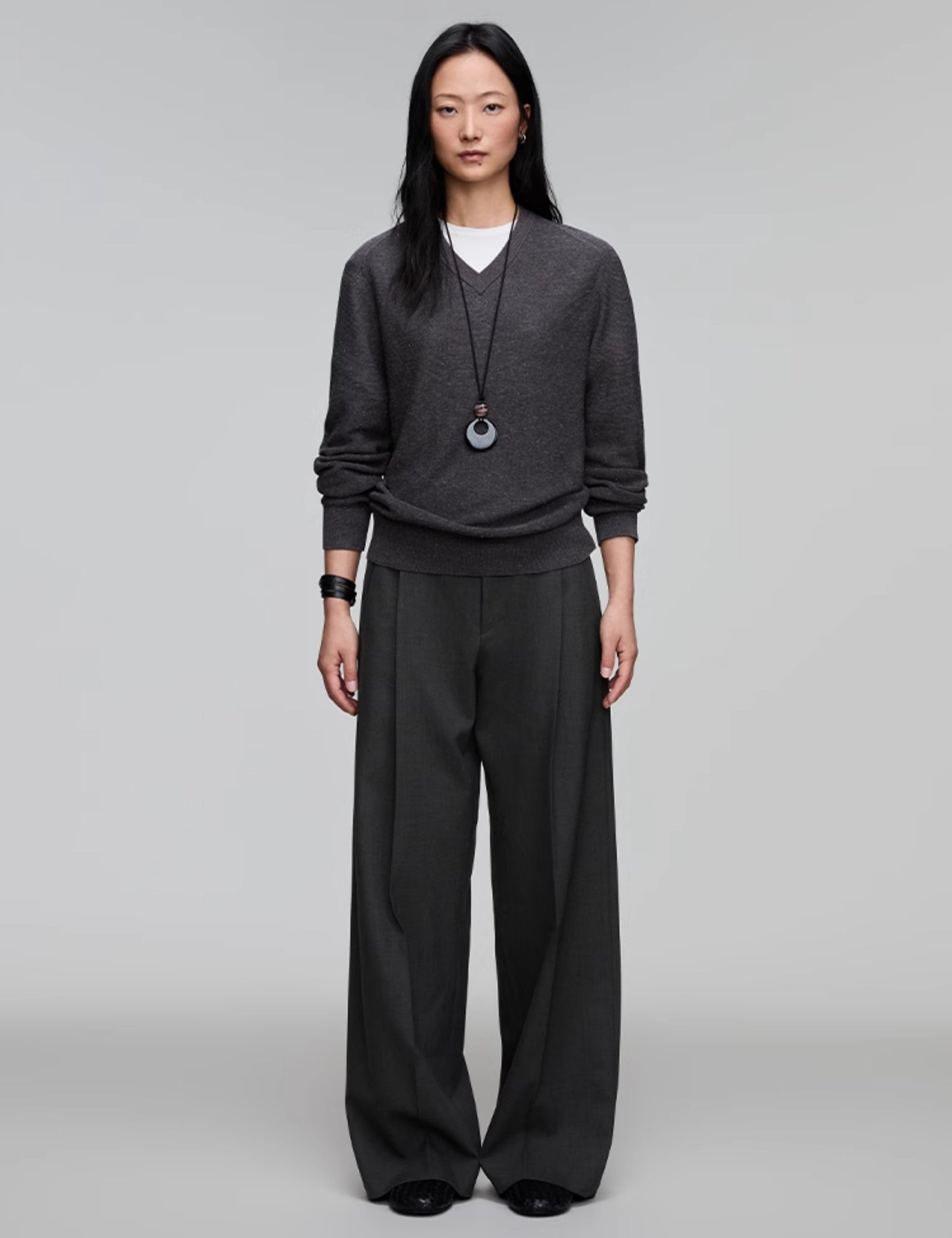 Pleated wide-leg pants