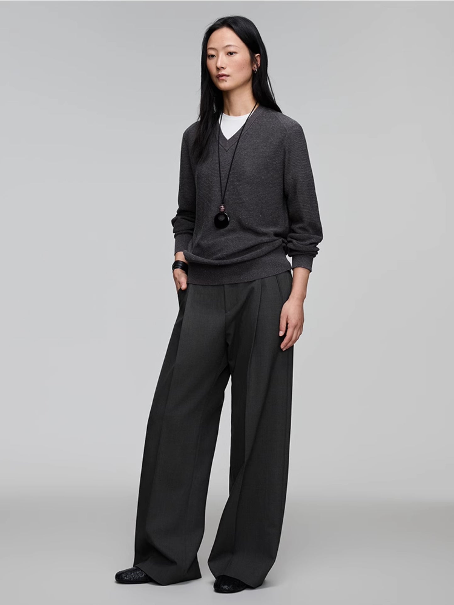 Pleated wide-leg pants