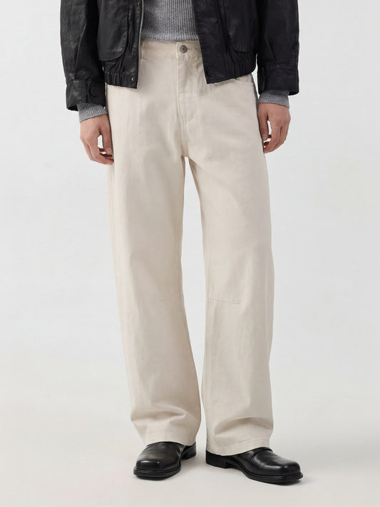 Casual pants with a curved silhouette
