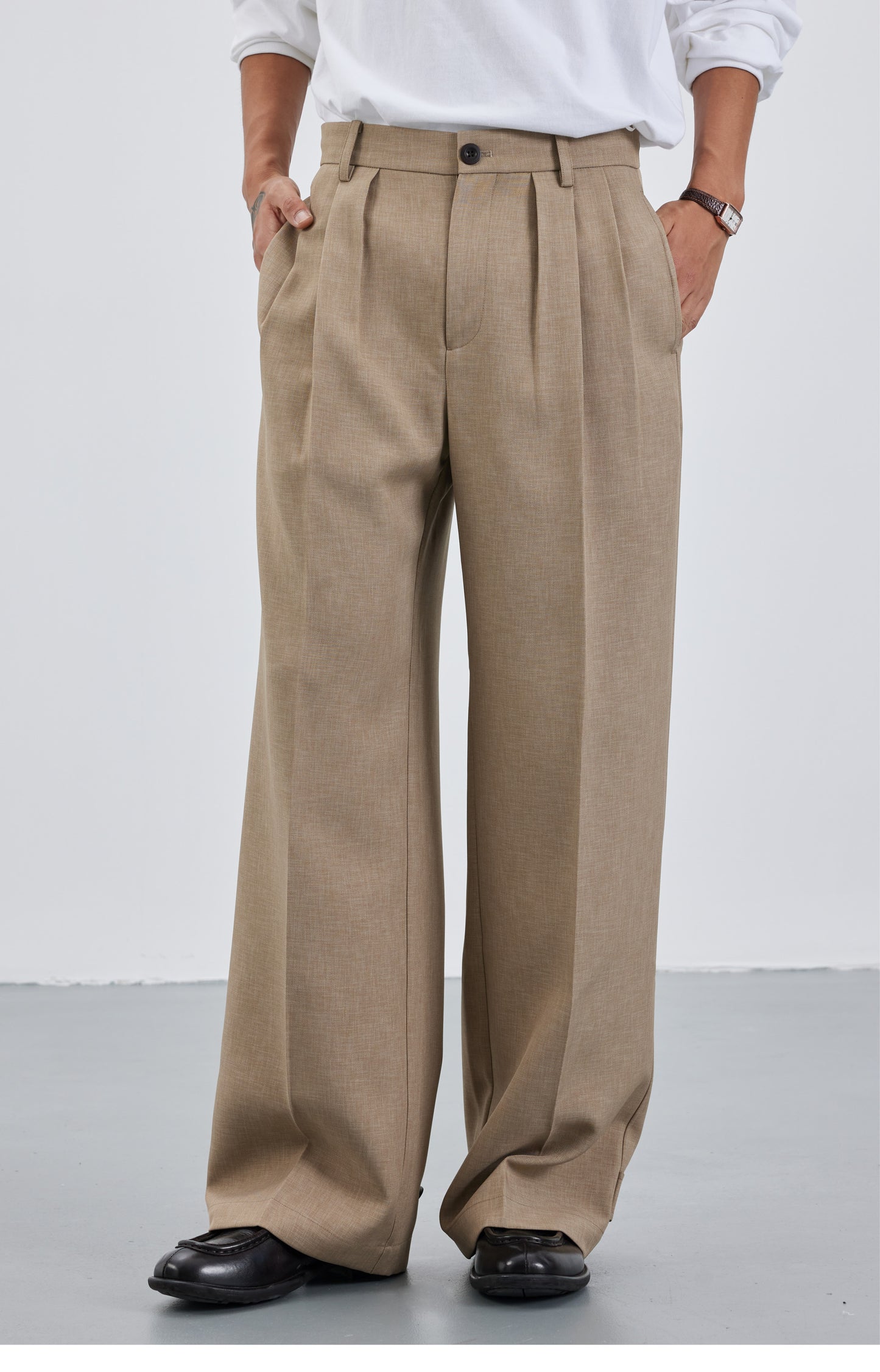 Adjustable 3-pleat casual pants