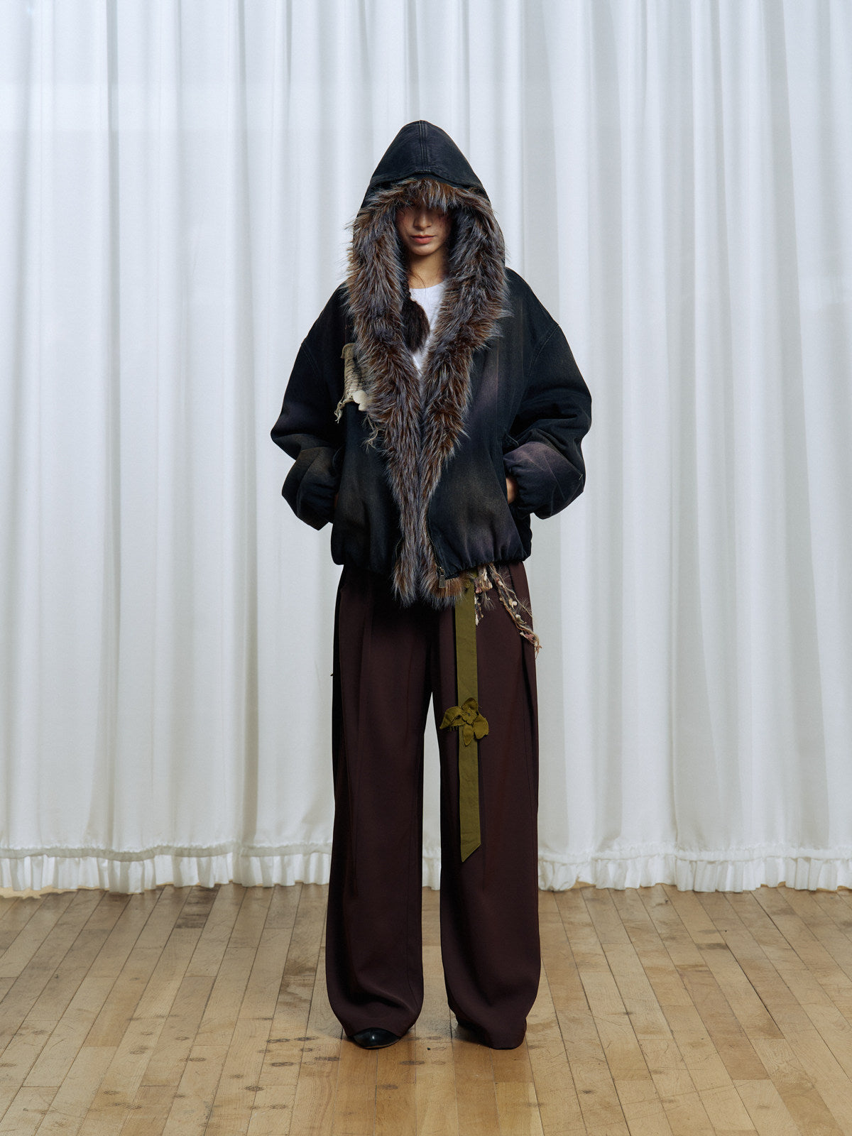 Detachable faux fur lining denim jacket