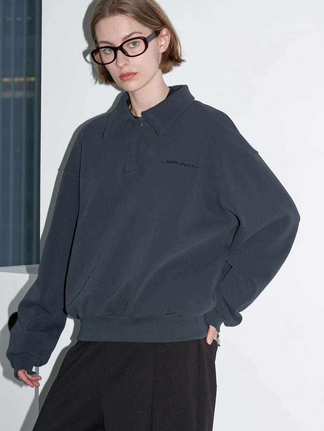 Short Wide Polo Collar Sweatshirt