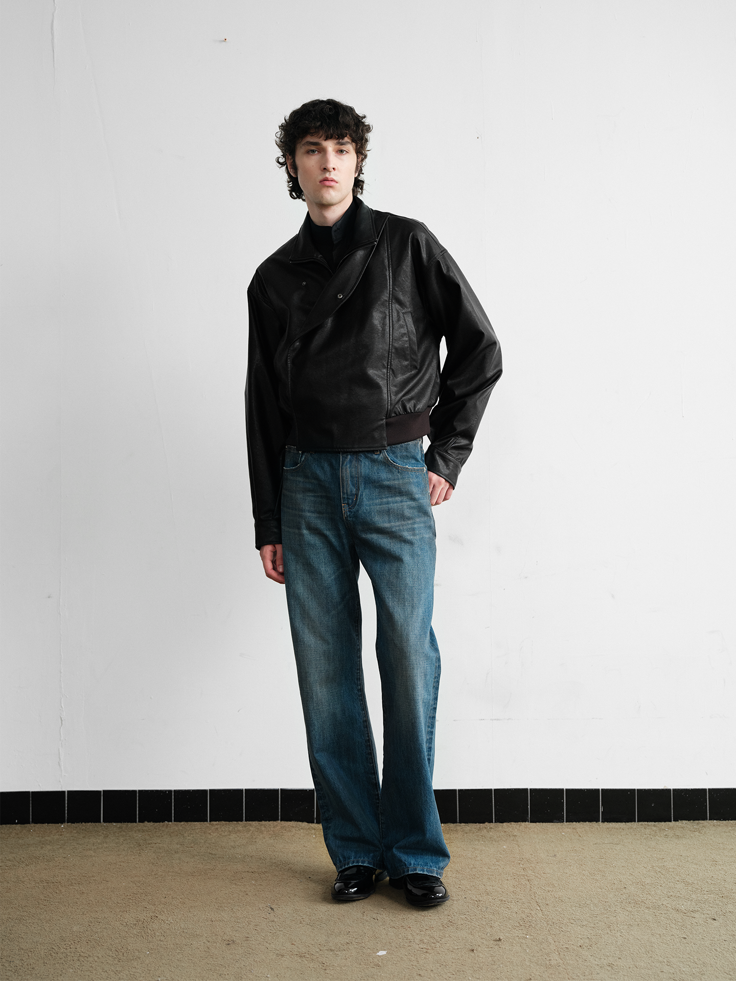 Distressed Straight Leg Jeans