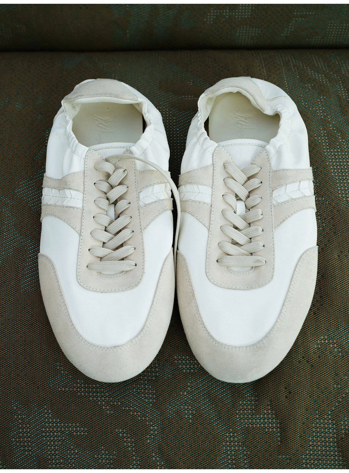 Low-profile training shoes
