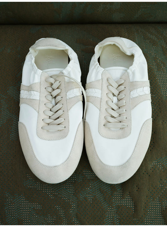Low-profile training shoes