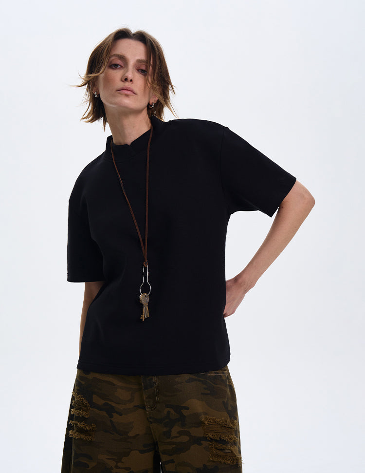 Air layer stand collar T-shirt