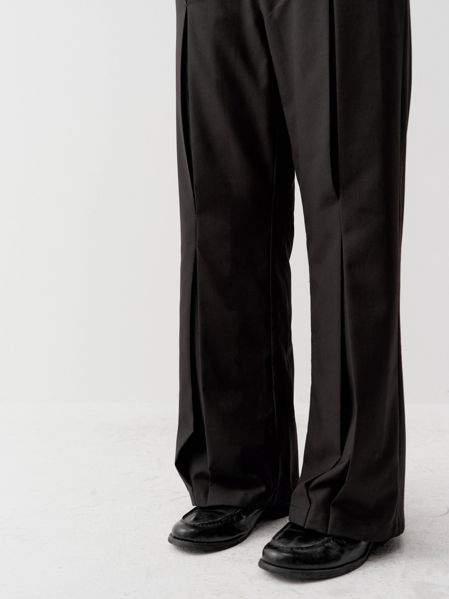 Inner-Work Pleated Wide-Leg Pants