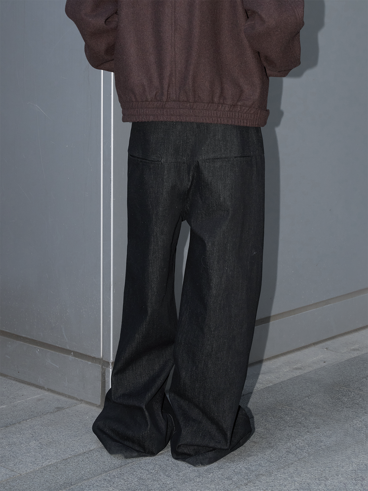 Front patch pocket denim pants