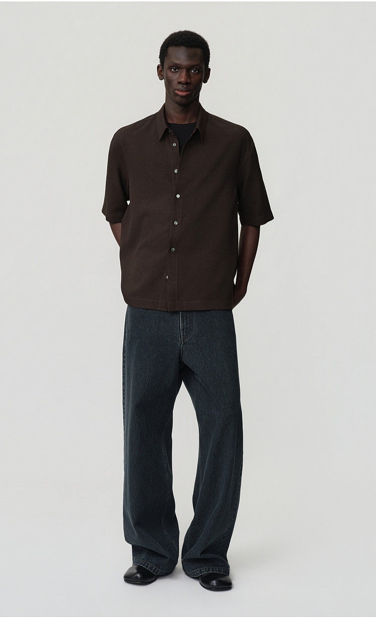 Standard Color Shirt with Pleats on the Side Seams