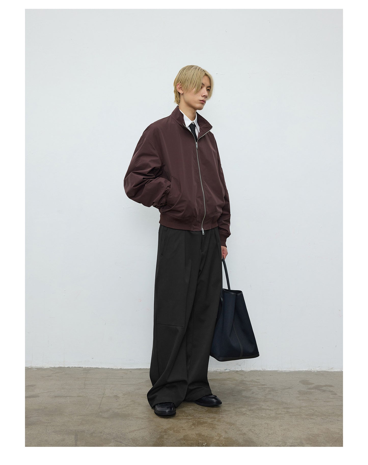 Curved Single-Pleat Casual Pants