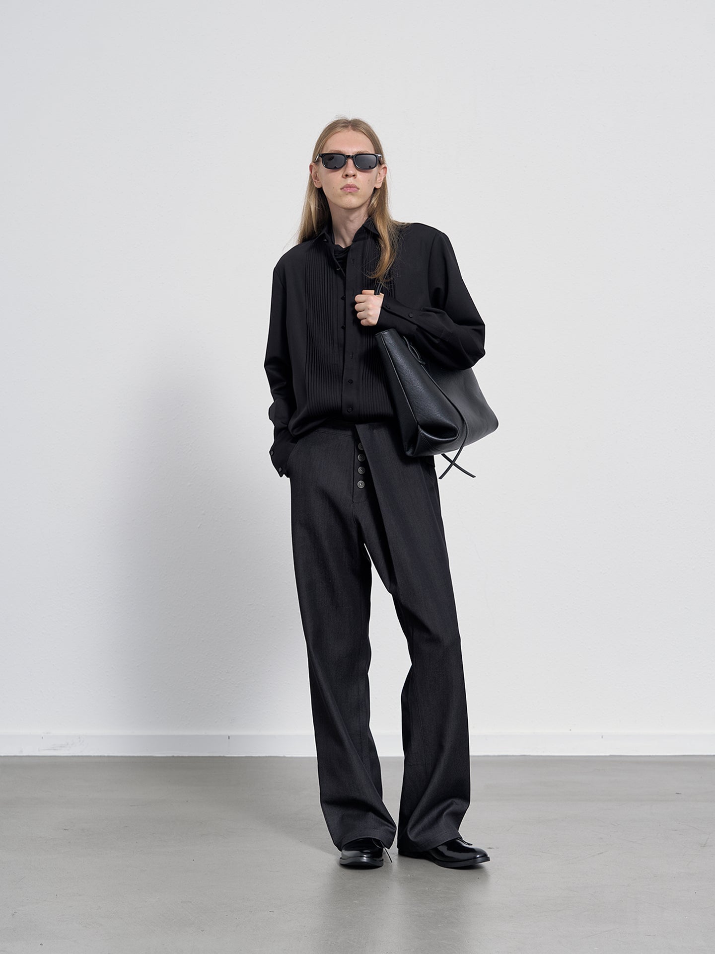 Single pleat casual pants