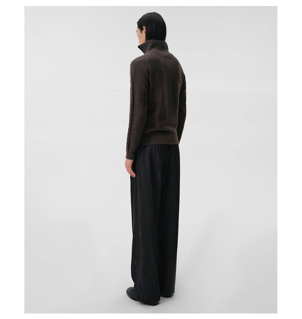 Slim-Fit Cardigan with Twisted Shoulder Seams