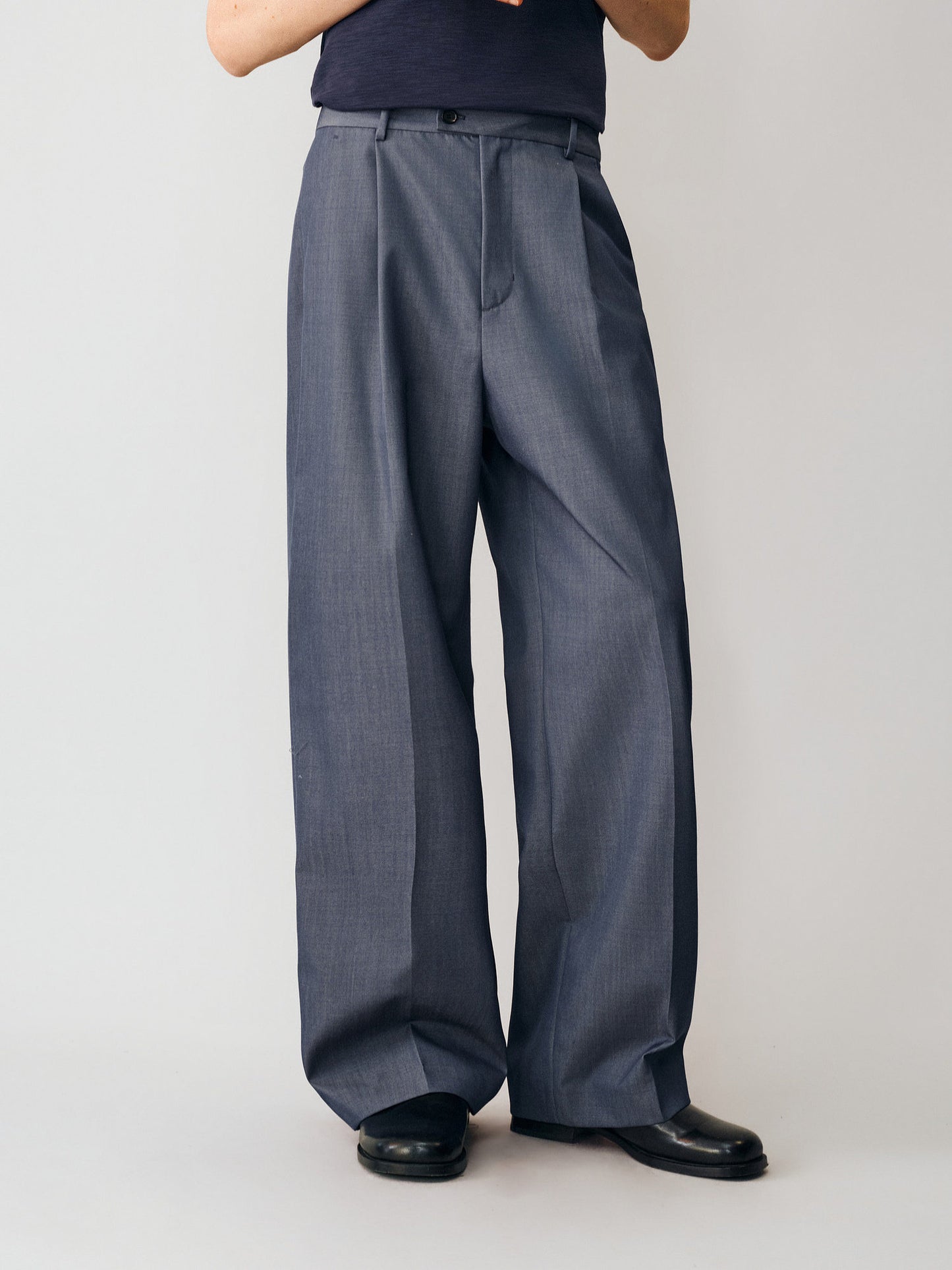 Shiny Single-Pleat Casual Pants