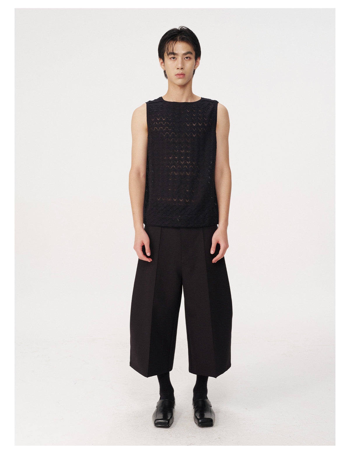 Loose-fitting tank top