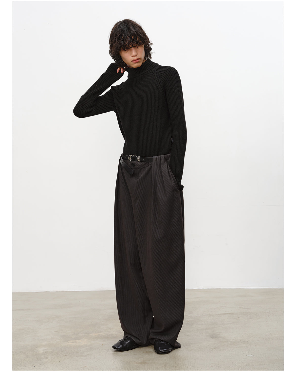 Side-Pleated Wide-Leg Pants