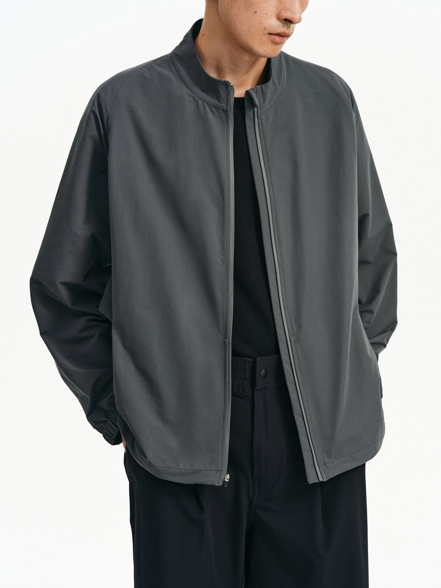 Water-repellent lightweight jacket