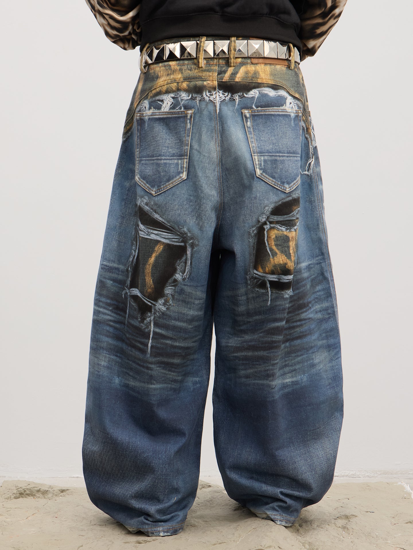 Wash-processed baggy jeans