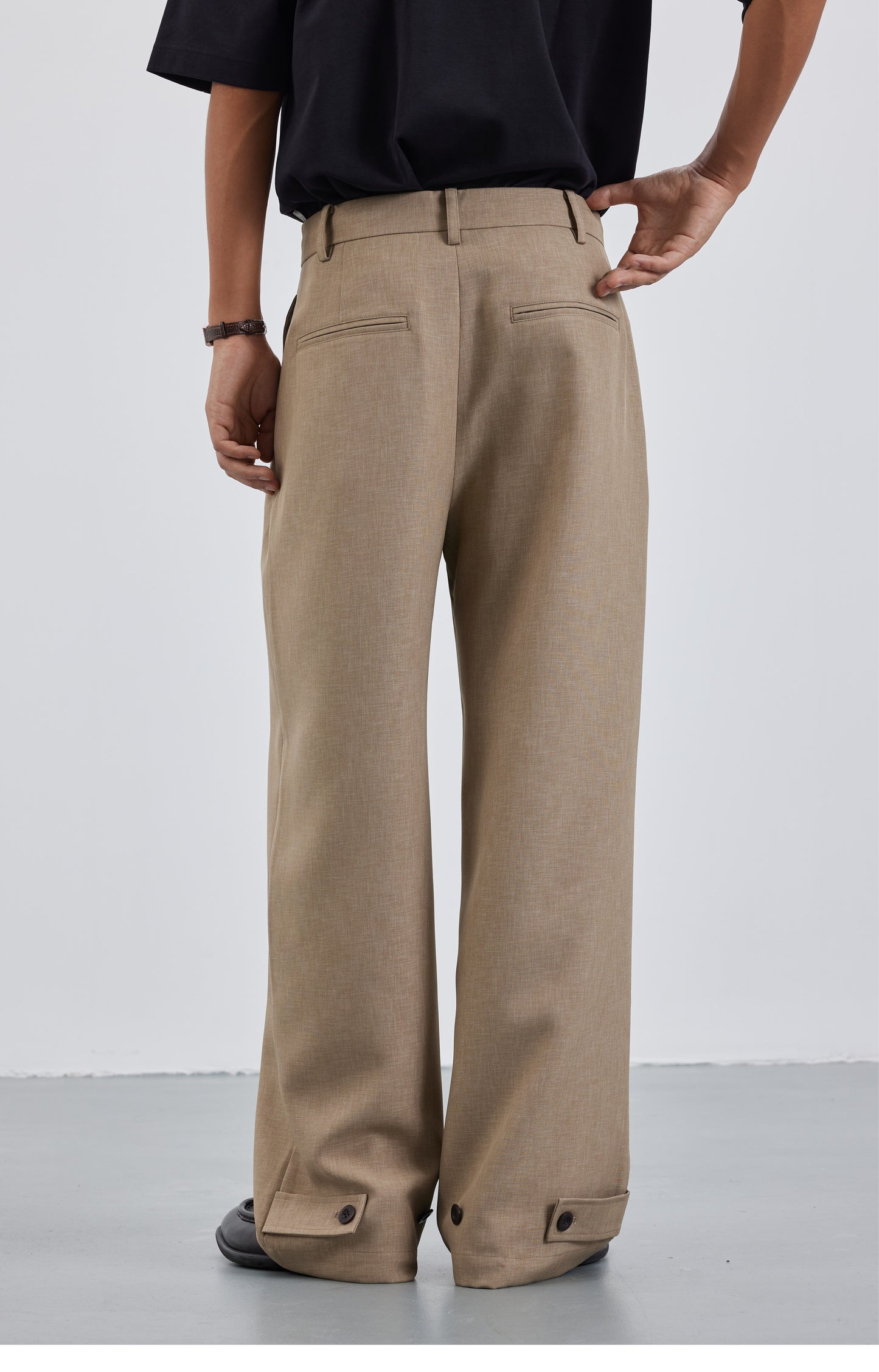 Adjustable 3-pleat casual pants