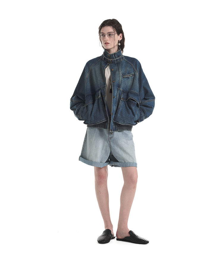 Short silhouette denim jacket