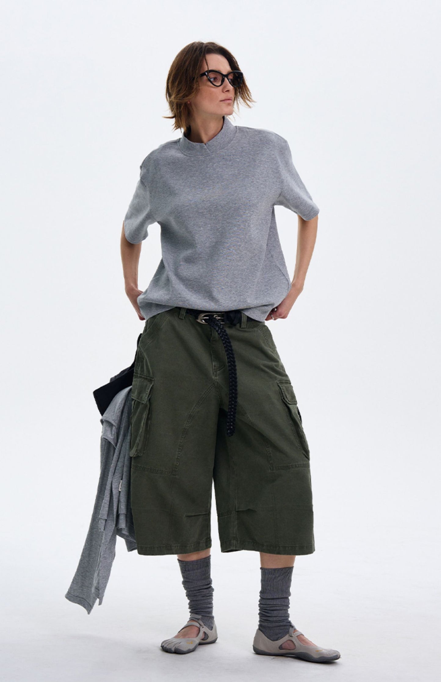 Air layer stand collar T-shirt