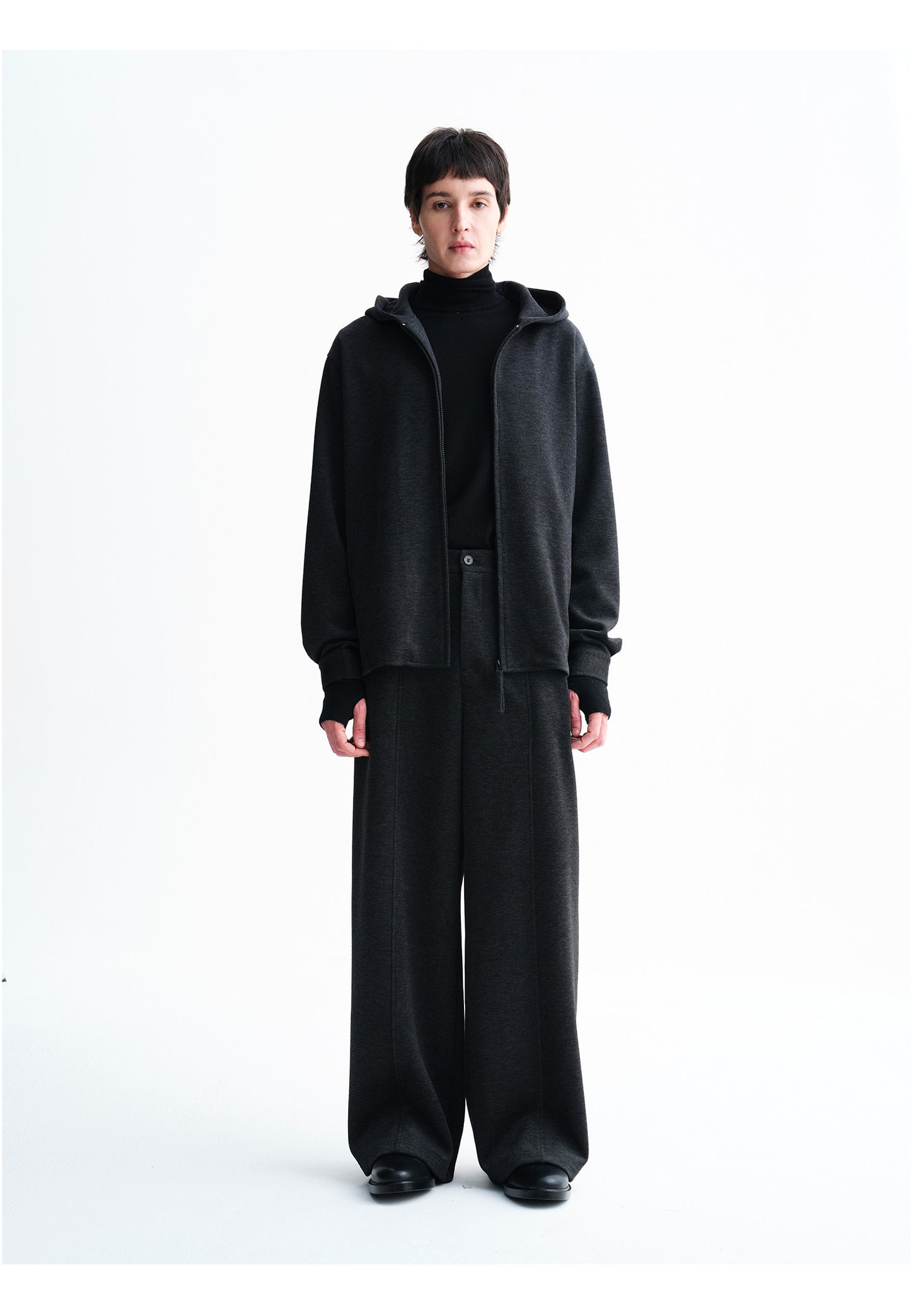 Side-seam pockets  Wide-leg pants