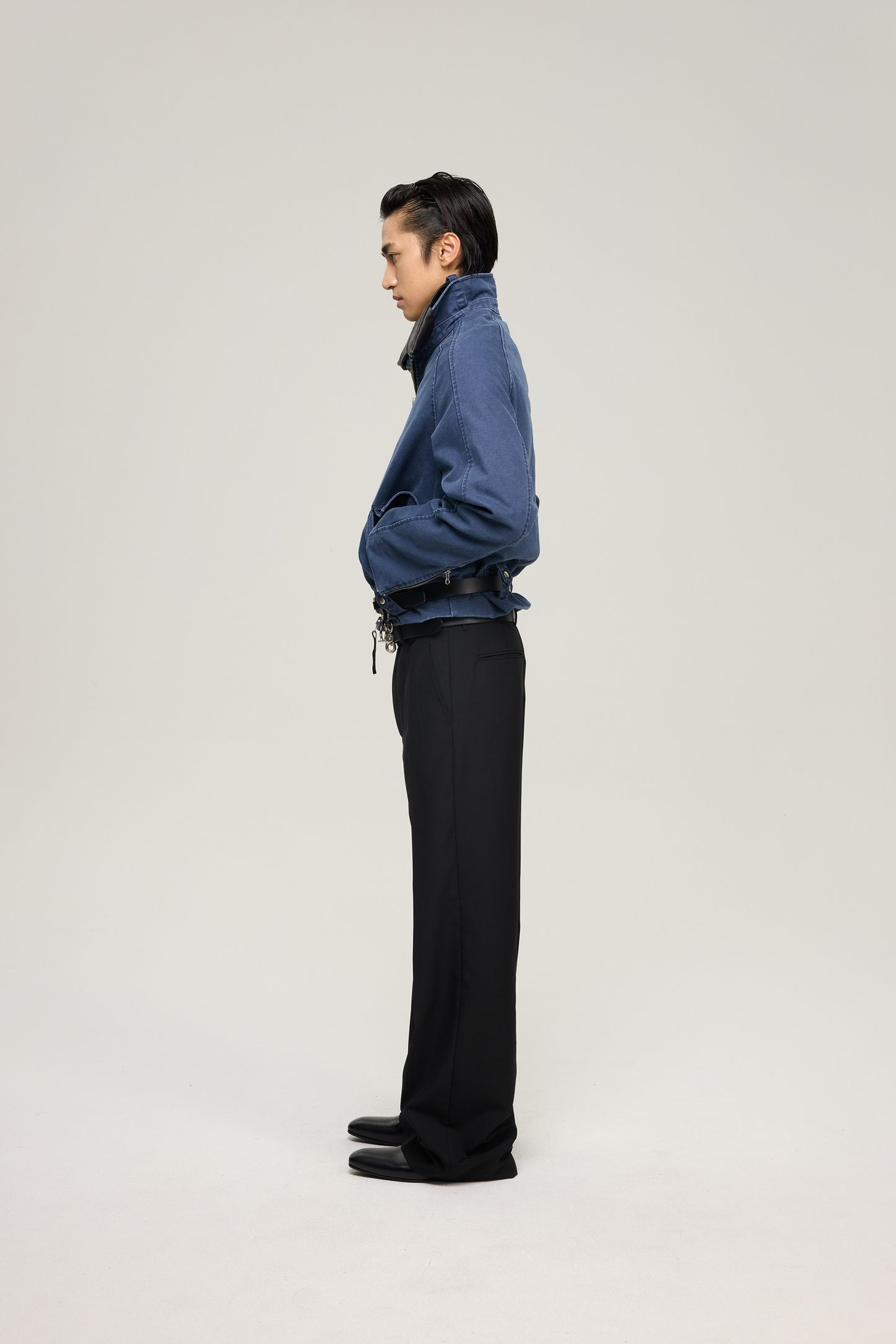 Jacket with a detachable leather collar