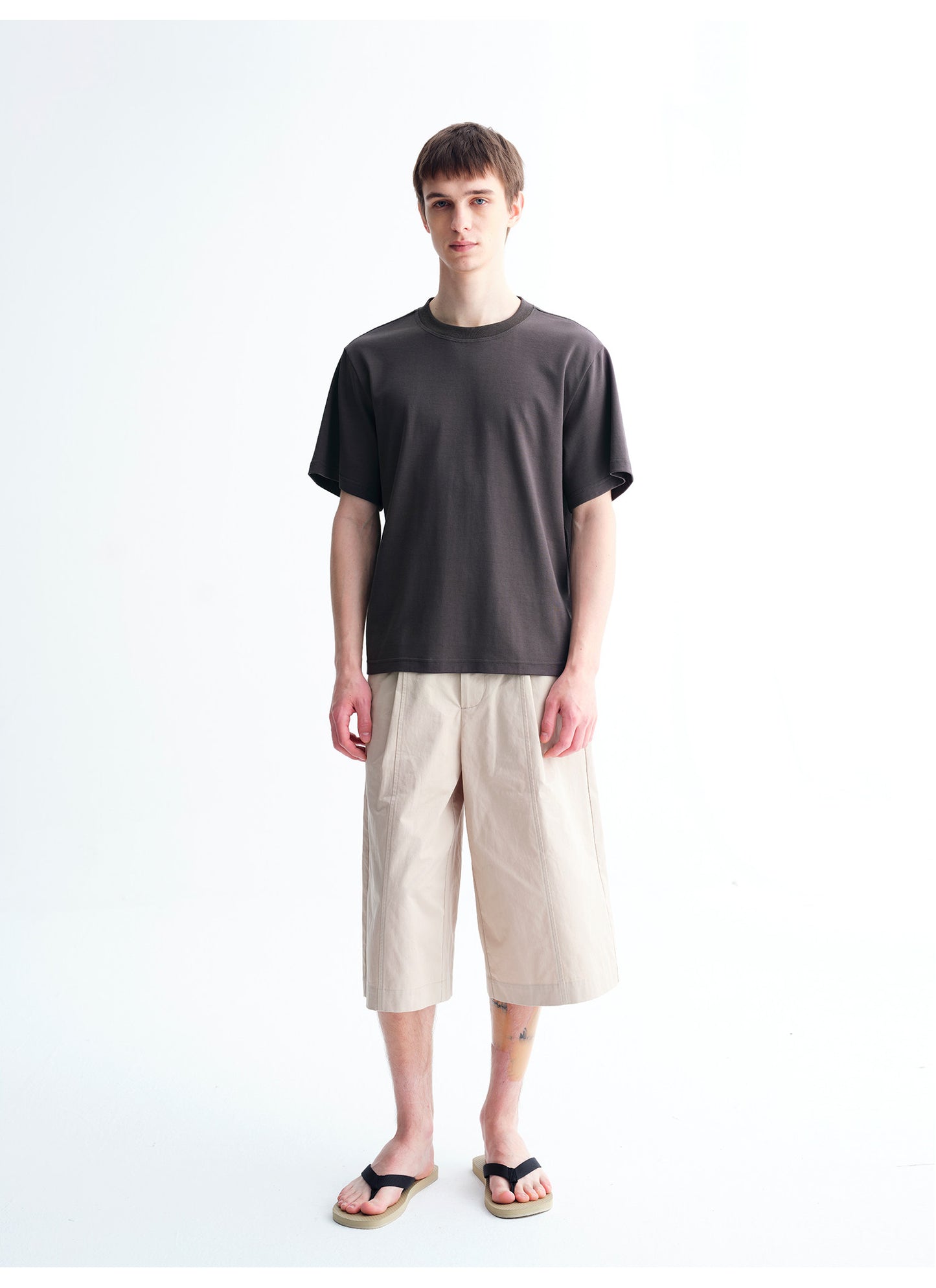 Round-Neck, Regular-Shoulder Basic T-Shirt