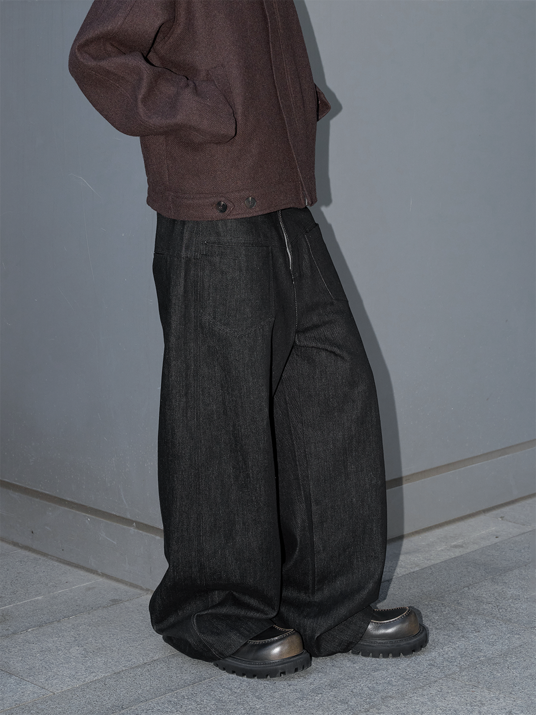 Front patch pocket denim pants