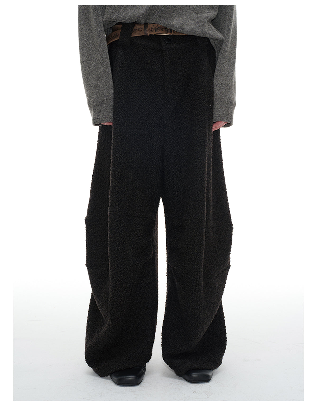 Three-dimensional cut scimitar pants