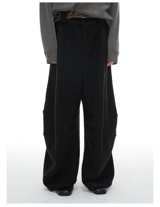 Three-dimensional cut scimitar pants