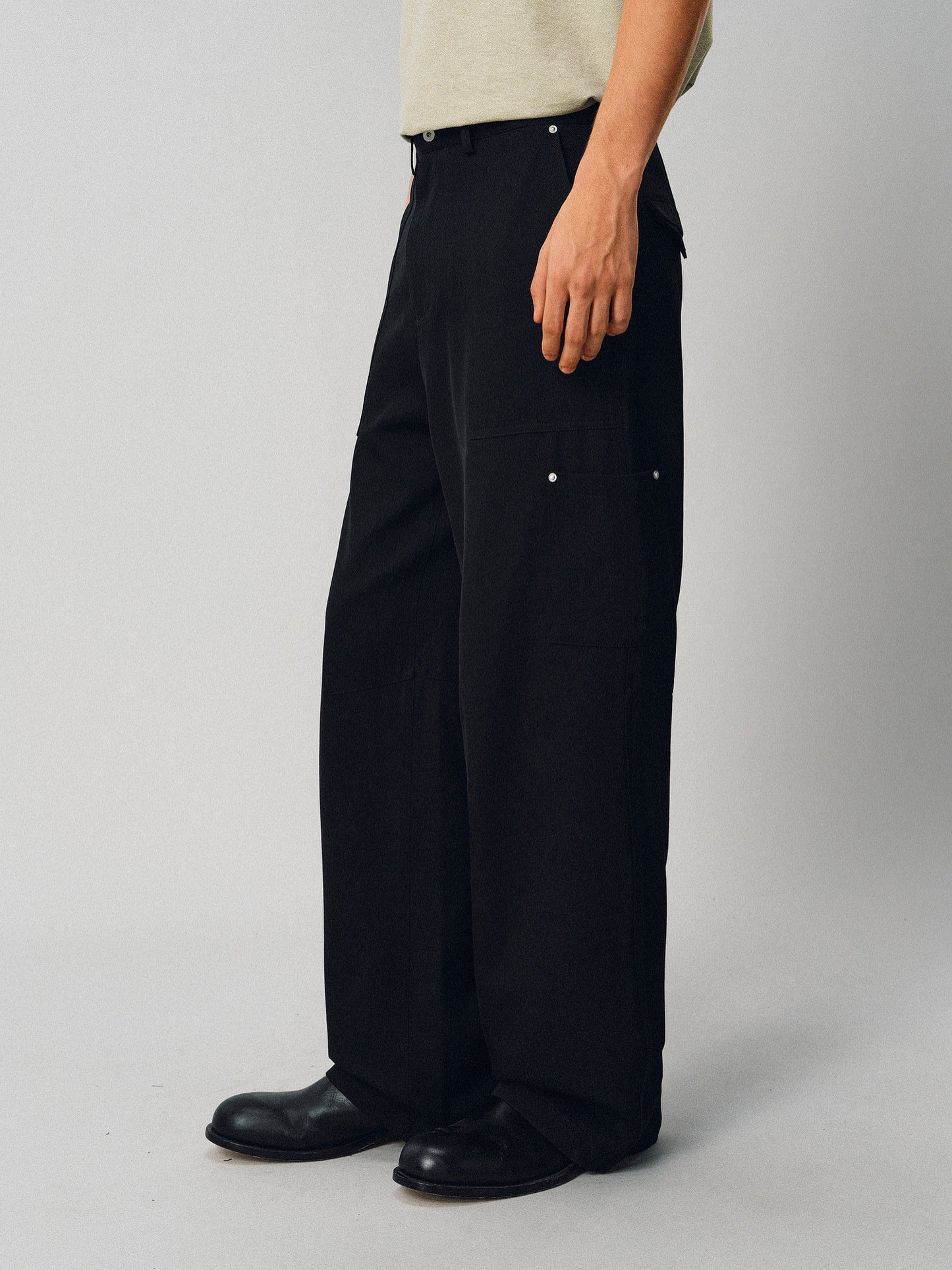 Work pants with pockets