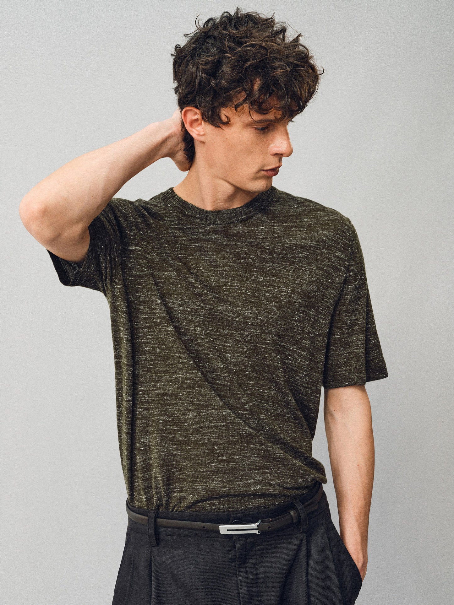 Tight-fitting T-shirt
