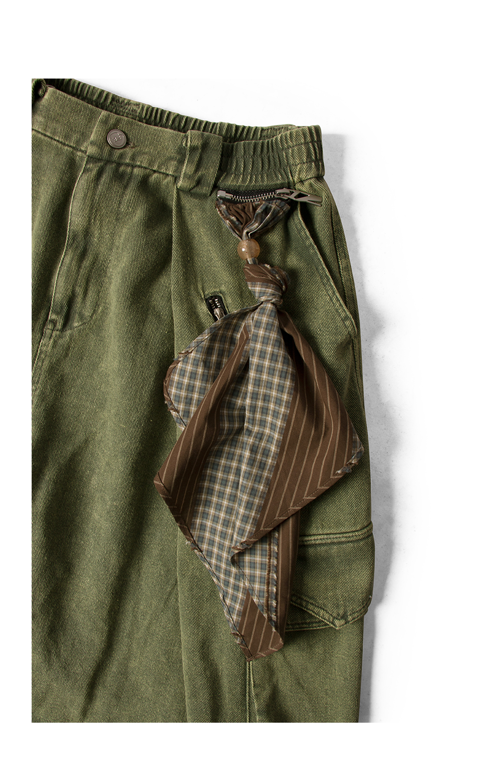 Cropped pants with detachable scarf