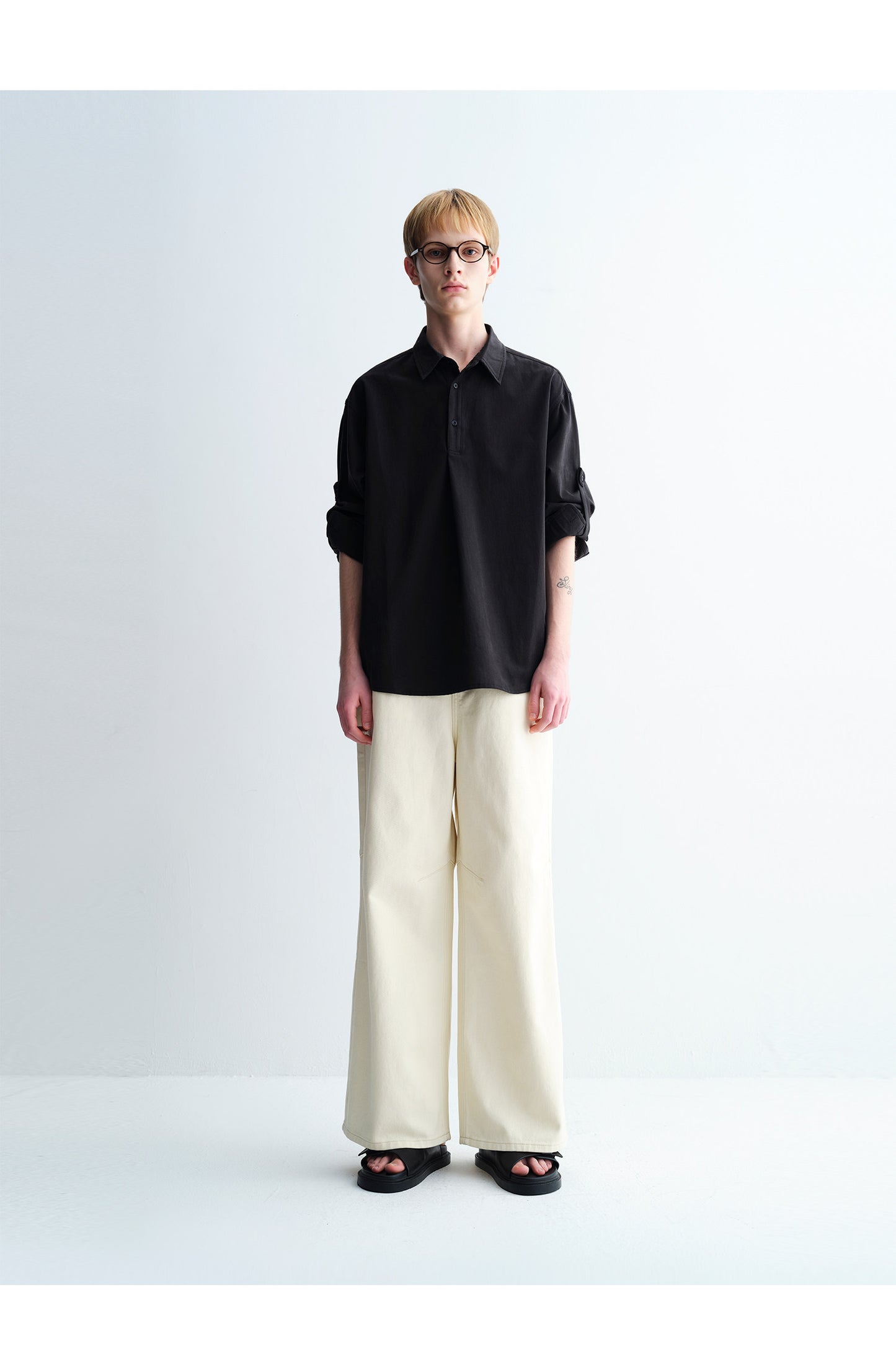 Knee-Pleated Wide-Leg Jeans