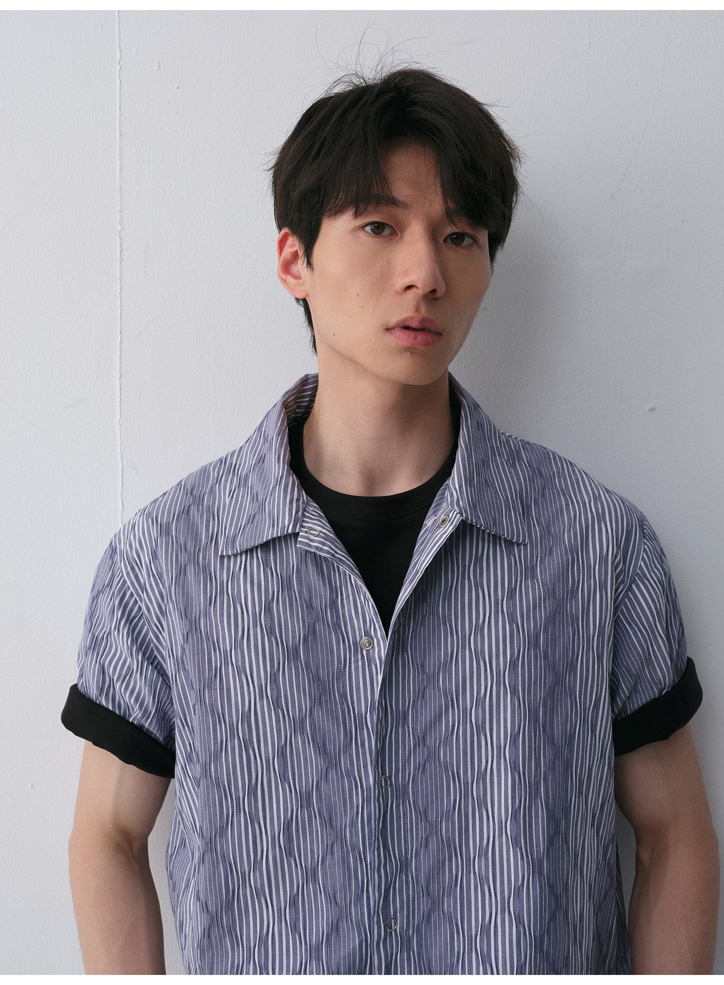 Pleated short-lapel shirt
