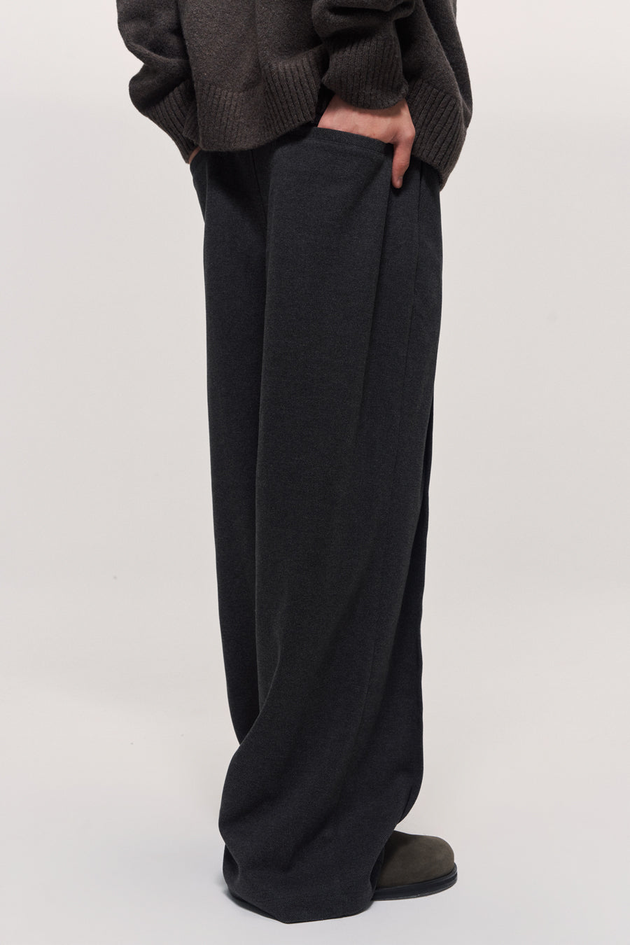 Center seam casual pants