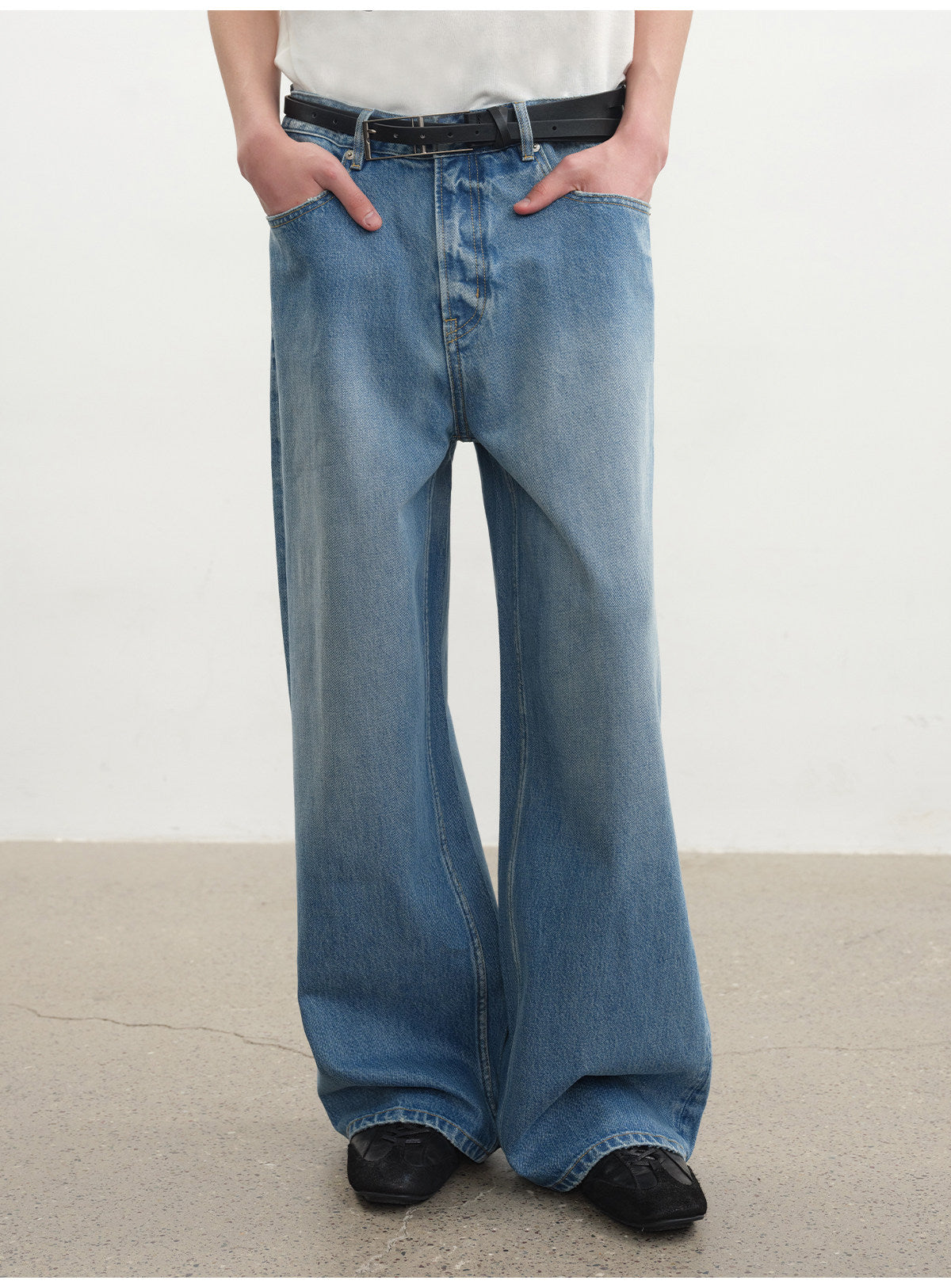 Straight Leg Washed Jeans