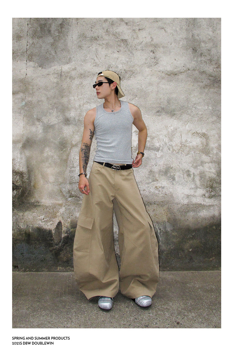 Casual pants with large pockets